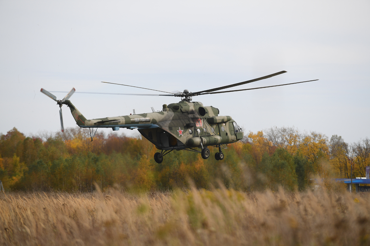 Под Нижним Новгородом разведчики выполнили прыжки с парашютом (11)